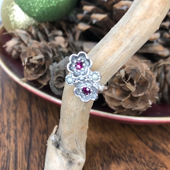 Avon Floral Ring SZ 7 - Picture 3 of 5